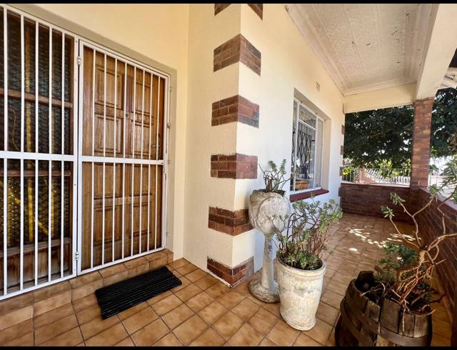 4 BEDROOM SEMI DETACHED FOR SALE IN ROSETTENVILLE
